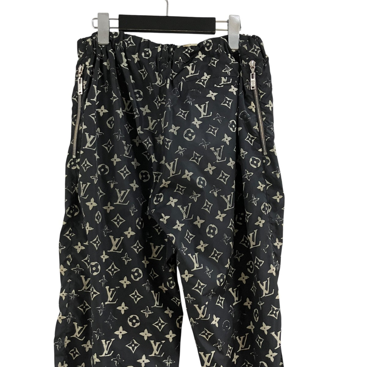 LOUIS VUITTON ステンシルエフェクト モノグラムジョギング ナイロンパンツ 古着・中古-4枚目のアイテム画像