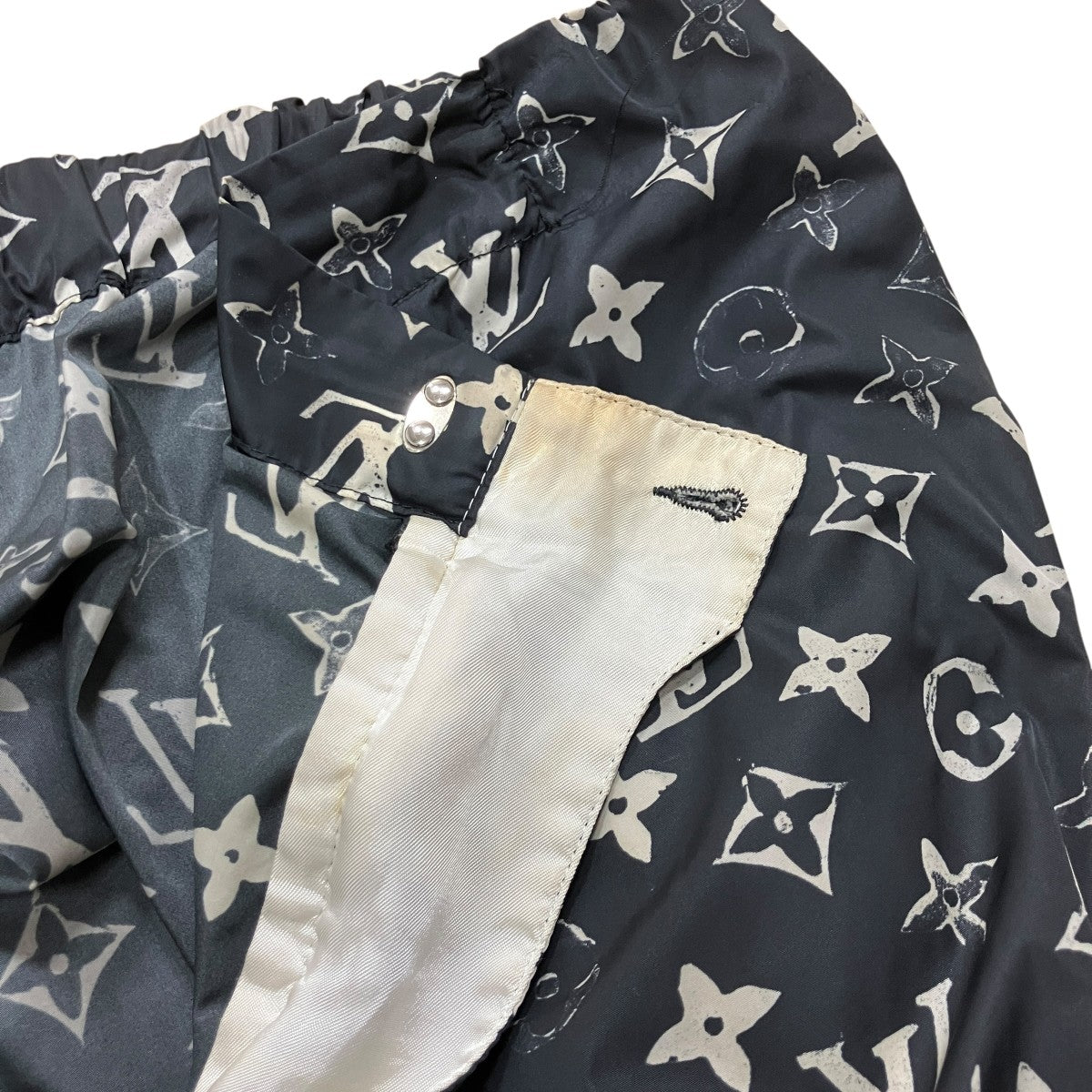 LOUIS VUITTON ステンシルエフェクト モノグラムジョギング ナイロンパンツ 古着・中古-8枚目のアイテム画像