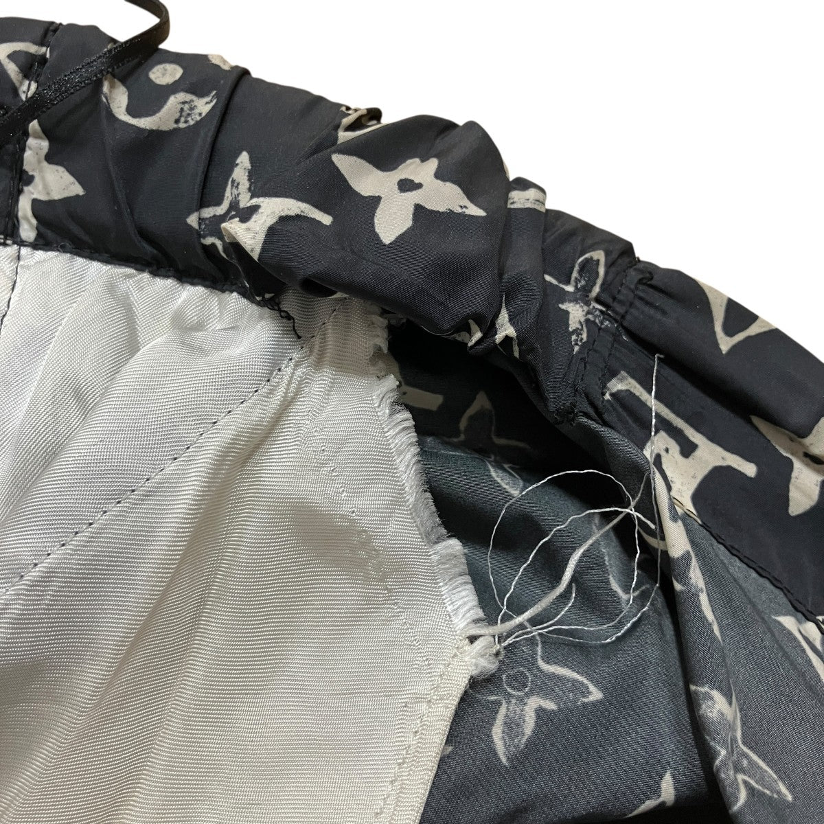 LOUIS VUITTON ステンシルエフェクト モノグラムジョギング ナイロンパンツ 古着・中古-9枚目のアイテム画像