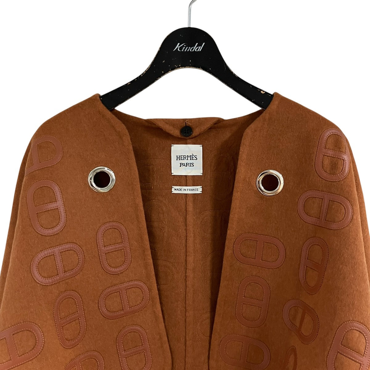 カシミヤ シェーヌダンクルレザーパッチ クロップドノーカラージャケット