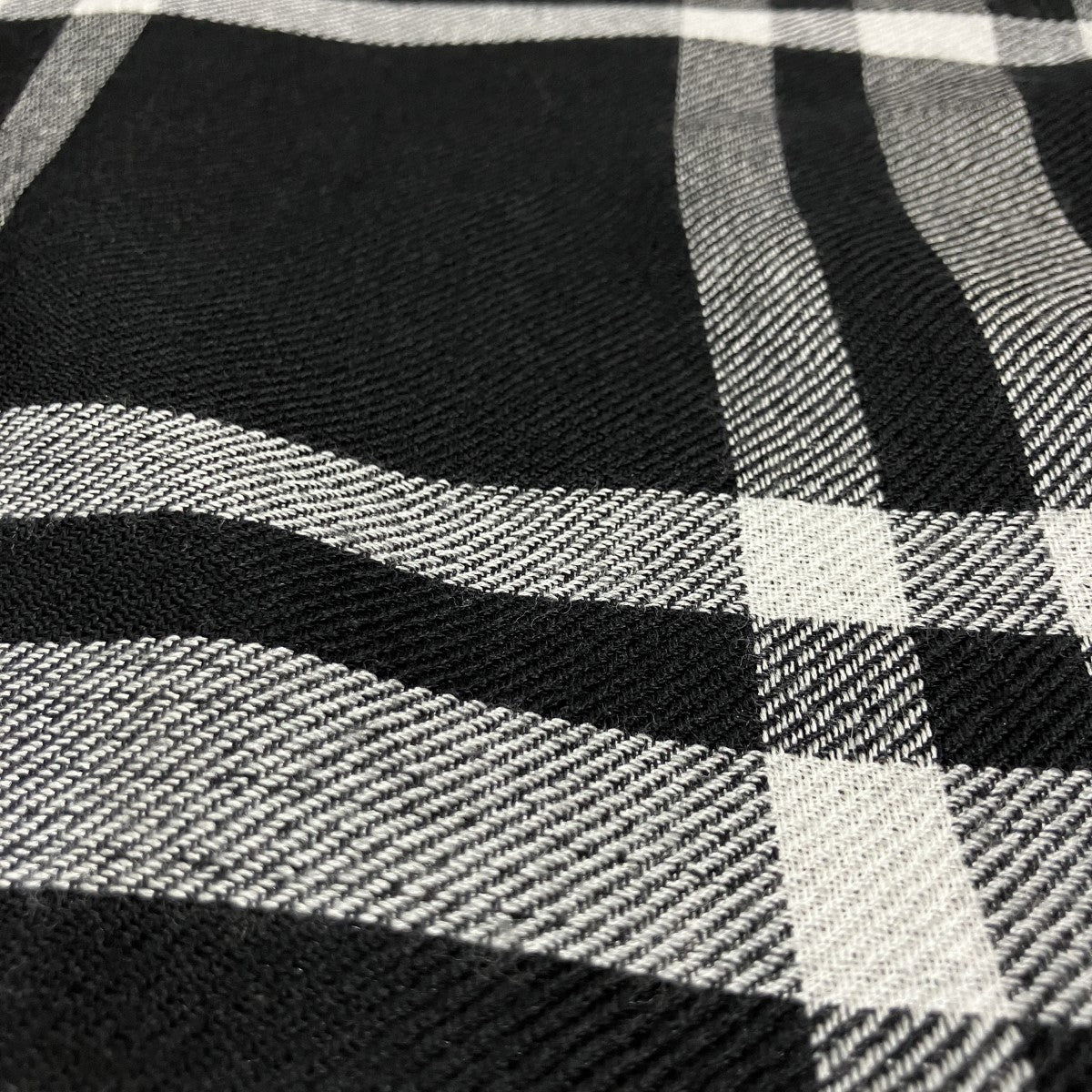 BURBERRY シルク混チェックマフラー 古着・中古-4枚目のアイテム画像