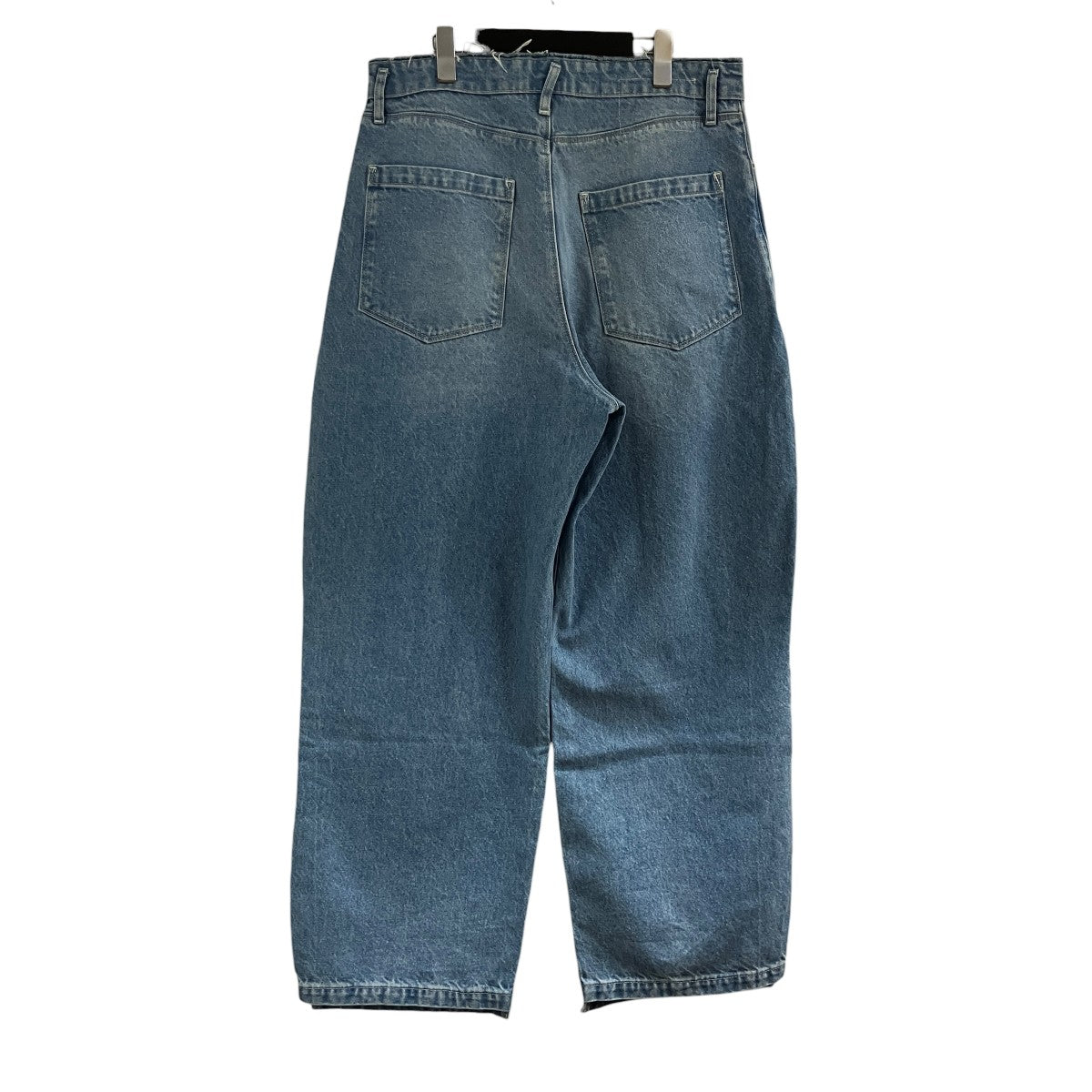 カットオフ加工デニムパンツ