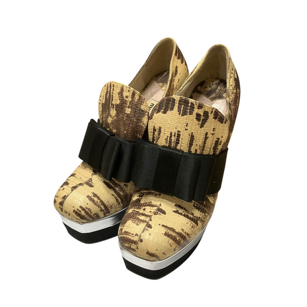 MIU MIU(ミュウミュウ) 型押しレザーパンプス ベージュ×ブラウン