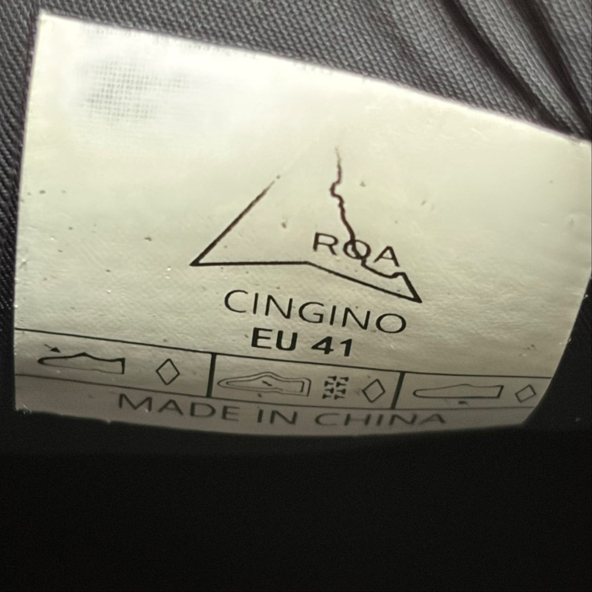 CINGINOスニーカー