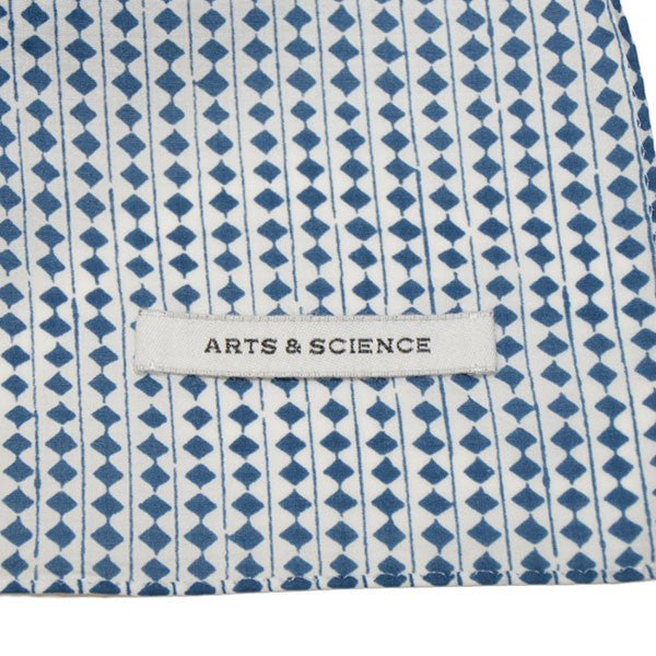 ARTS＆SCIENCE(アーツアンドサイエンス) Flat stole L 総柄大判ストール スカーフ マフラー 0120-903-009  0120-903-009 ホワイト×ブルー｜【公式】カインドオルオンライン ブランド古着・中古通販【kindal】