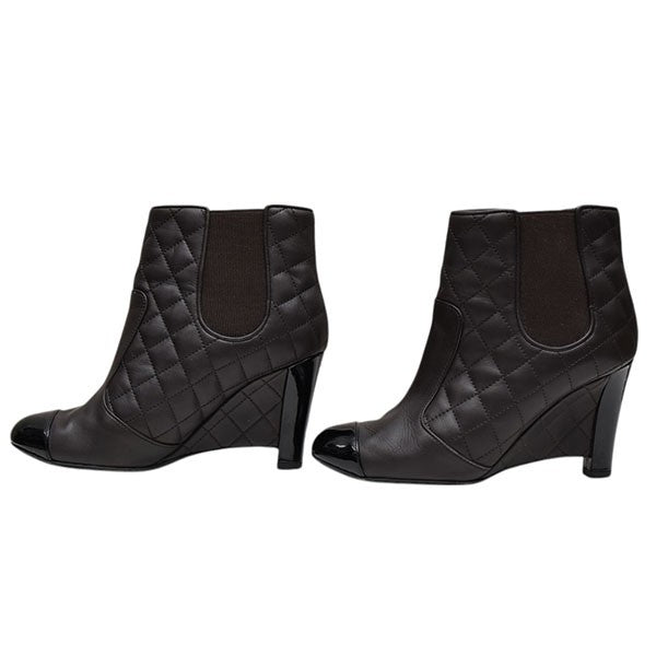 CHANELシャネルマーク入りサイドゴアショートブーツ