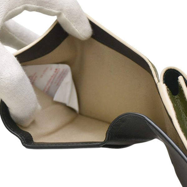 サフィアーノレザー三つ折りウォレット　PFMOW02U09 LV520　三つ折り財布