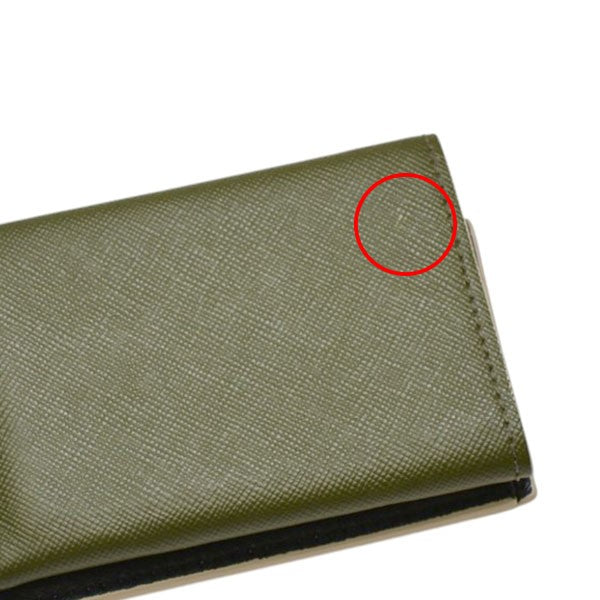 サフィアーノレザー三つ折りウォレット　PFMOW02U09 LV520　三つ折り財布