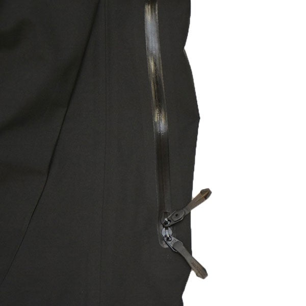 2025年モデル　GORE-TEX ALPHA SV JACKET M　ゴアテックス マウンテンパーカー　ジャケット　ブルゾン　X000009899