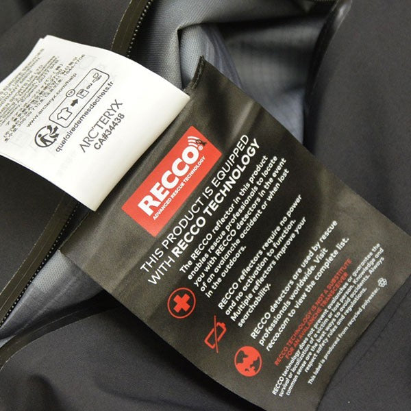 2025年モデル　GORE-TEX BETA JACKET　ゴアテックス マウンテンパーカー　ジャケット　ブルゾン　X0000010513