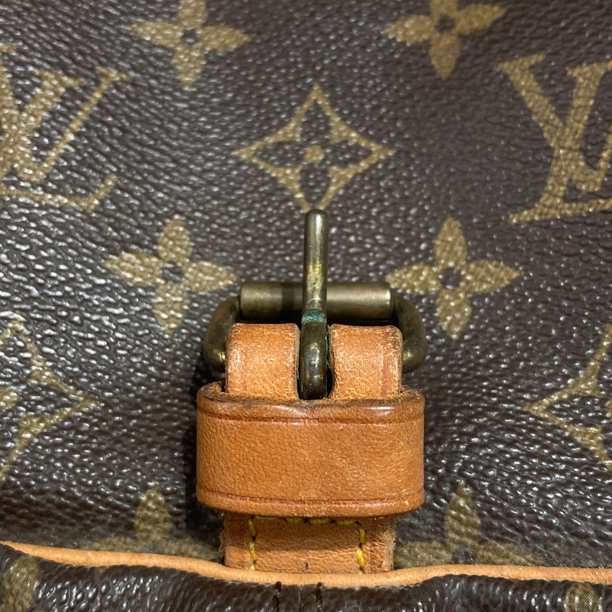 LOUIS VUITTON(ルイヴィトン) ソミュール30 ショルダーバッグ 874 V.I.｜【公式】カインドオルオンライン  ブランド古着・中古通販【kindal】