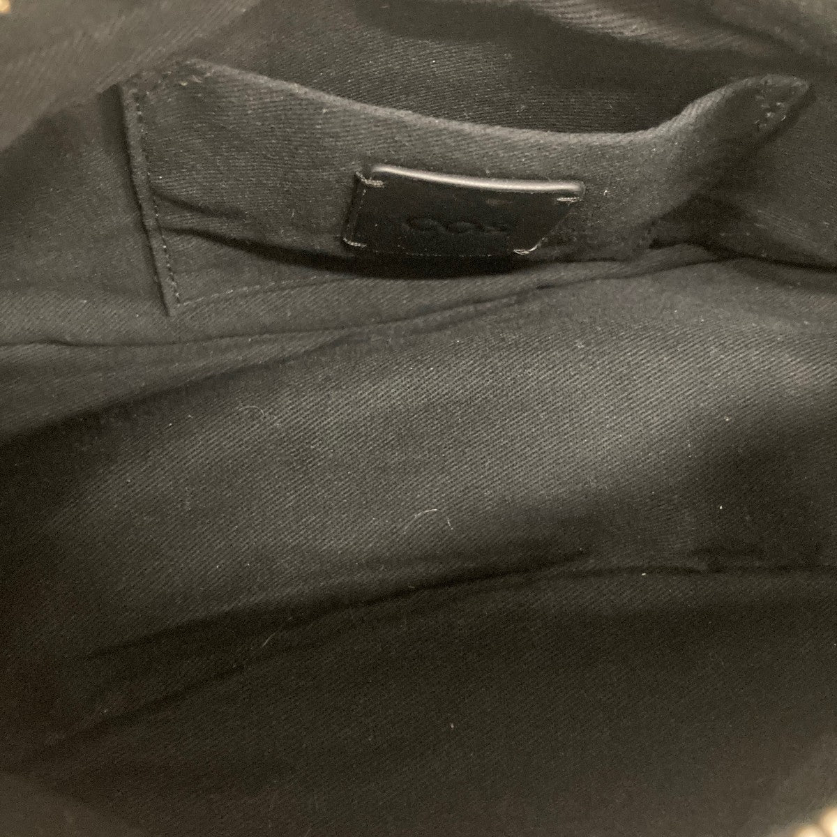 COS(コス) プリーツベルトバッグショルダーバッグ ブラック｜【公式