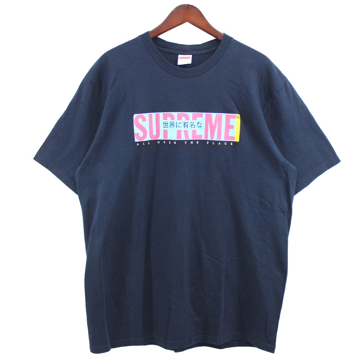 SUPREME(シュプリーム) 22SS All Over Tee 世界に有名な Supreme ロゴ 