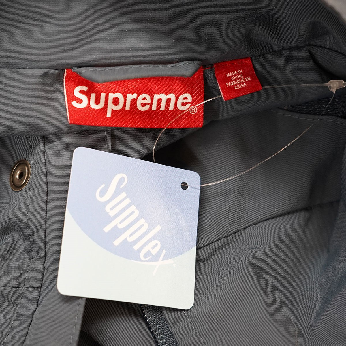 Supreme(シュプリーム) 23AW Spellout Embroidered Track Jacket ロゴトラックジャケット ダークブルー  サイズ S｜【公式】カインドオルオンライン ブランド古着・中古通販【kindal】