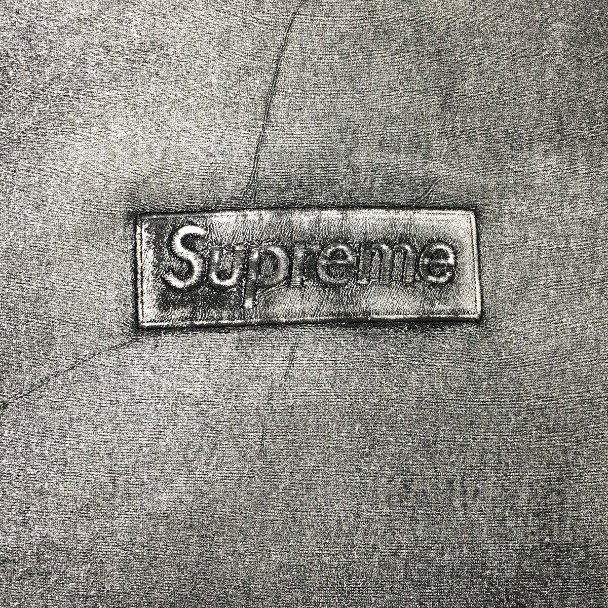 シュプリーム エムエムシックス メゾン マルジェラの24SS MM6 Foil Box Logo Hooded Sweatshirt パーカーです。 SUPREME MM6 Maison Margiela トップス 古着・中古アイテム