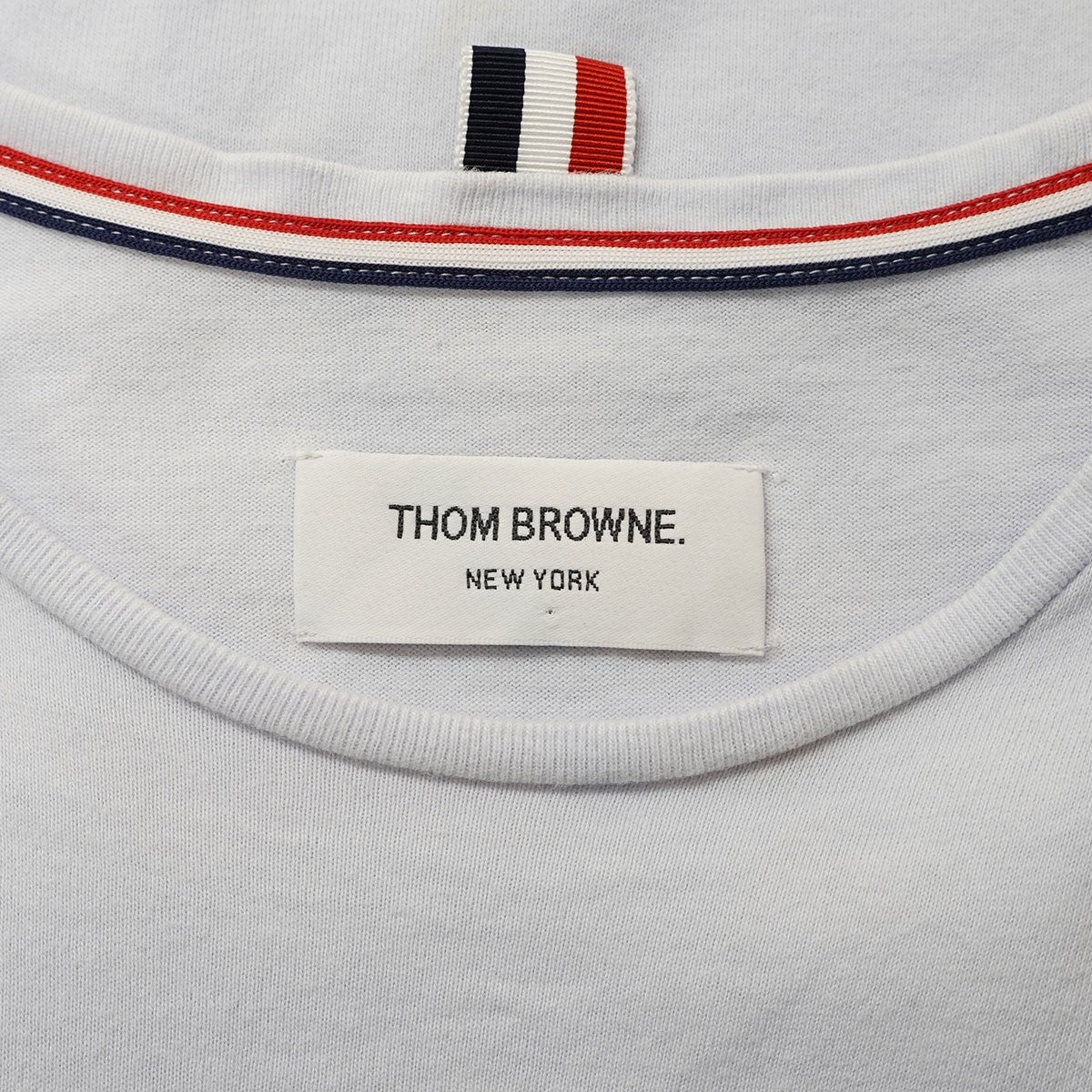 Thom Browne 古着・中古 ／トリコロール テープ ロゴタグ Tシャツ