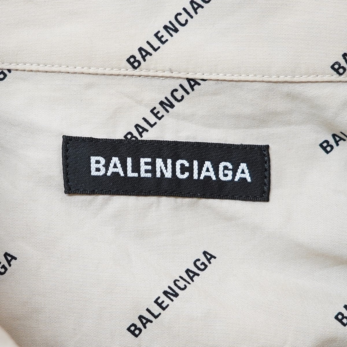 BALENCIAGA(バレンシアガ) ALL OVER LOGO 総ロゴシャツ 534333 TBL96 ベージュ サイズ  17｜【公式】カインドオルオンライン ブランド古着・中古通販【kindal】