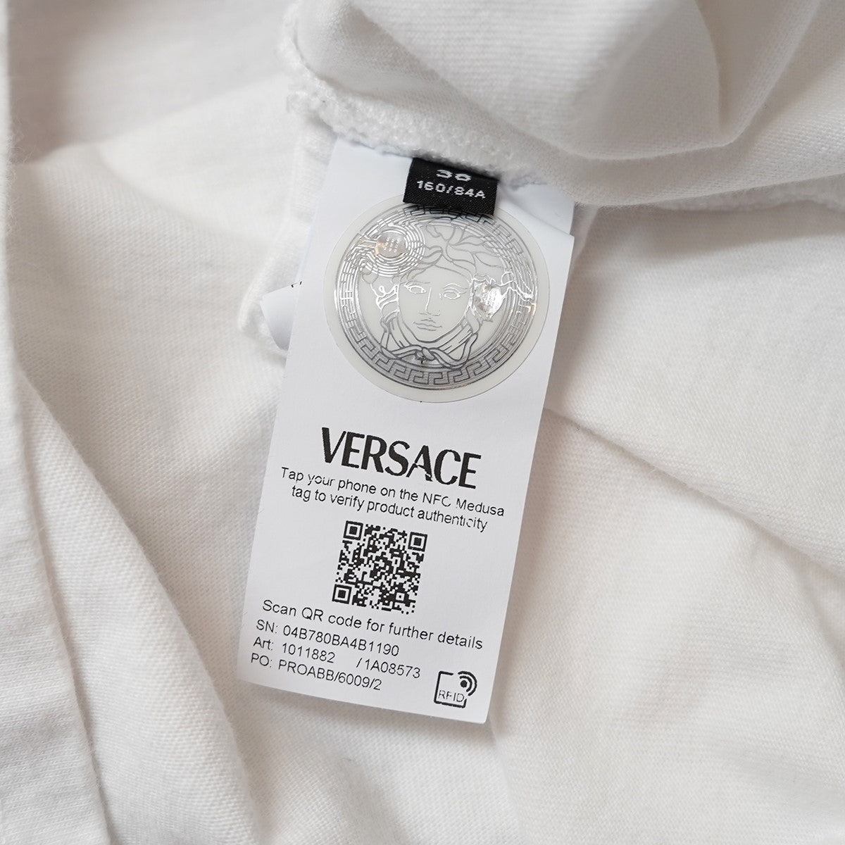 VERSACE(ヴェルサーチ) 24SS 90S ヴィンテージ ロゴ 刺繍 Tシャツ 1011882 ホワイト サイズ  19｜【公式】カインドオルオンライン ブランド古着・中古通販【kindal】