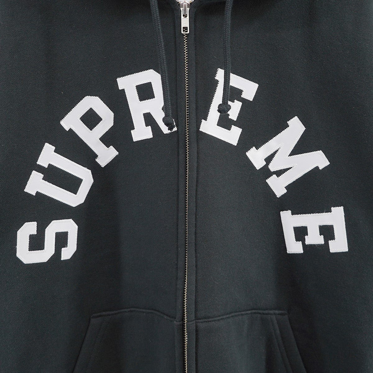 Supreme×Champion 24SSChampion Zip Up Hooded Sweatshirt アーチロゴ ジップ パーカー ブラック  サイズ M｜【公式】カインドオルオンライン ブランド古着・中古通販【kindal】