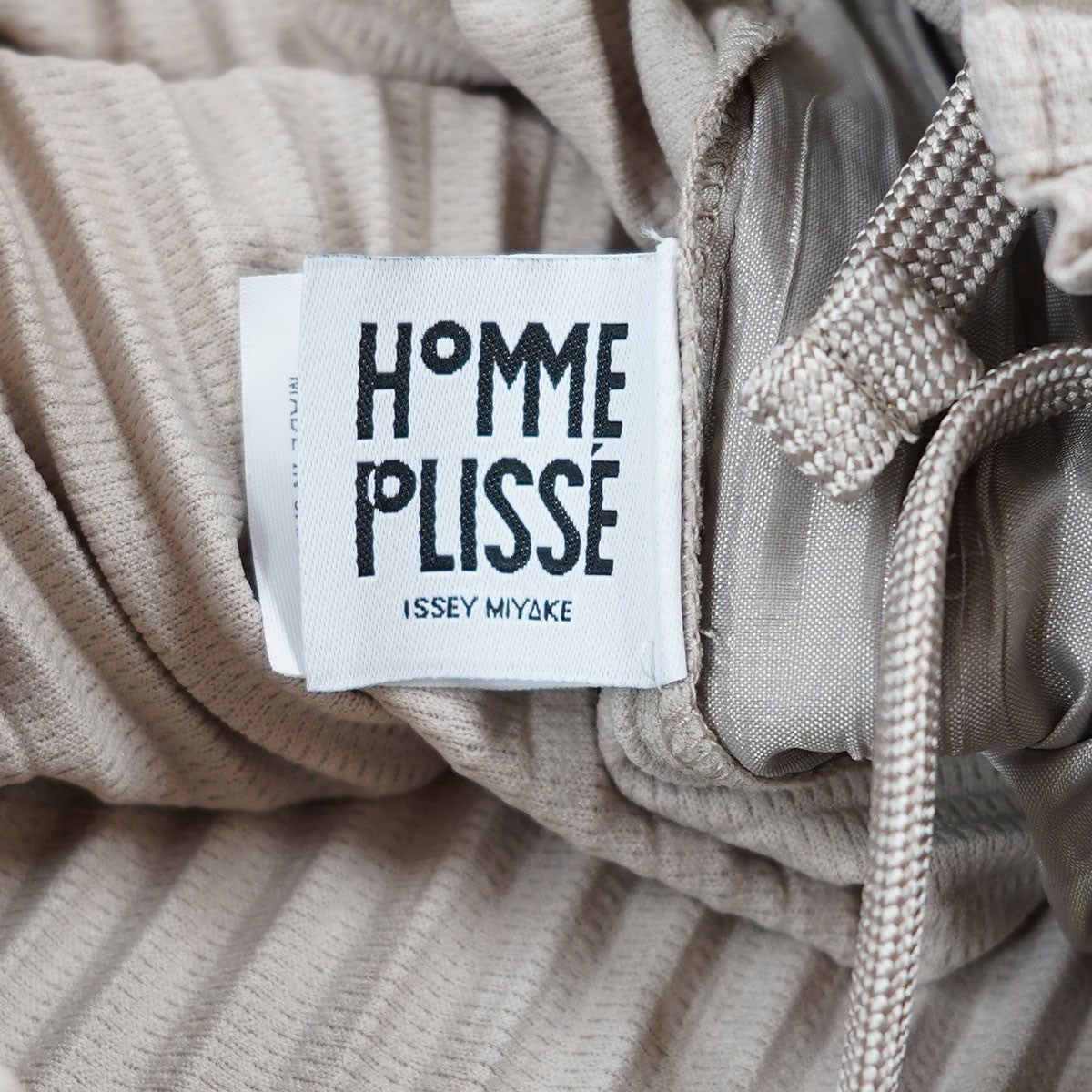 HOMME PLISSE ISSEY MIYAKE 古着・中古 24SS COLOR PLEATS カラー 消し プリーツ パンツ