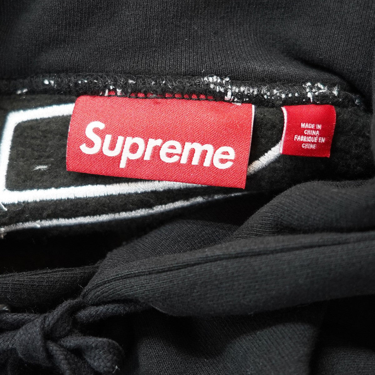 Supreme(シュプリーム) 24AW Satin Applique Hooded Sweatshirt サテン ロゴ パーカー ブラック サイズ  M｜【公式】カインドオルオンライン ブランド古着・中古通販【kindal】