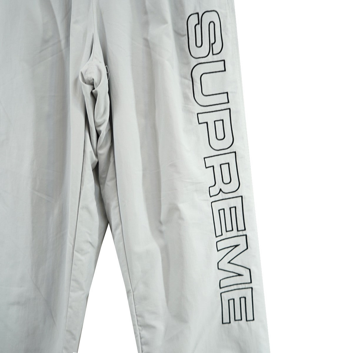 Supreme(シュプリーム) 24AW Spellout Embroidered Track Pant ロゴ トラックパンツ グレー サイズ M｜【公式】カインドオルオンライン  ブランド古着・中古通販【kindal】