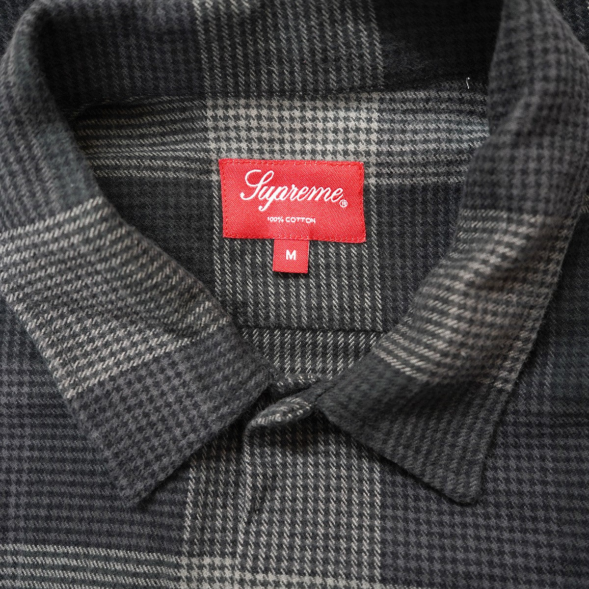 Supreme(シュプリーム) 22SS Plaid Flannel Shirt プレイド チェック ロゴ フランネルシャツ ブラックグレー調 サイズ  M｜【公式】カインドオルオンライン ブランド古着・中古通販【kindal】