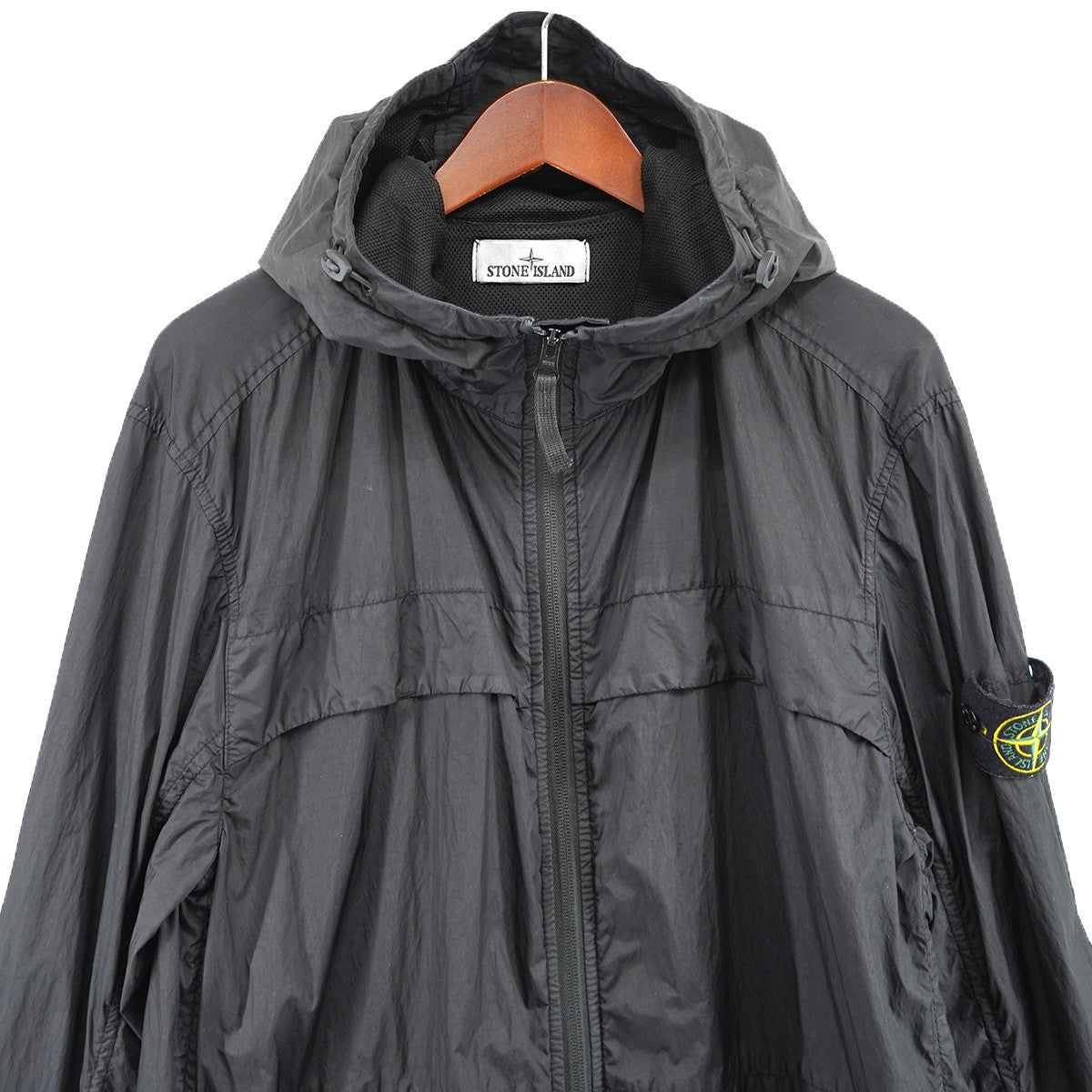 STONE ISLAND(ストーンアイランド) 24SS Garment Dyed Crinkle Nylon Jacketフーデッドライトブルゾン  801540922 定価121000円 ブラック サイズ M｜【公式】カインドオルオンライン ブランド古着・中古通販【kindal】