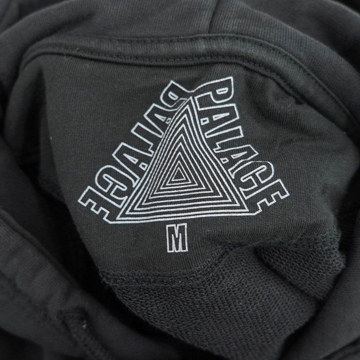 パレスのFat Pee Hood トライアングル ファット ピー フード パーカーです。 PALACE 古着・中古 トップス アイテム