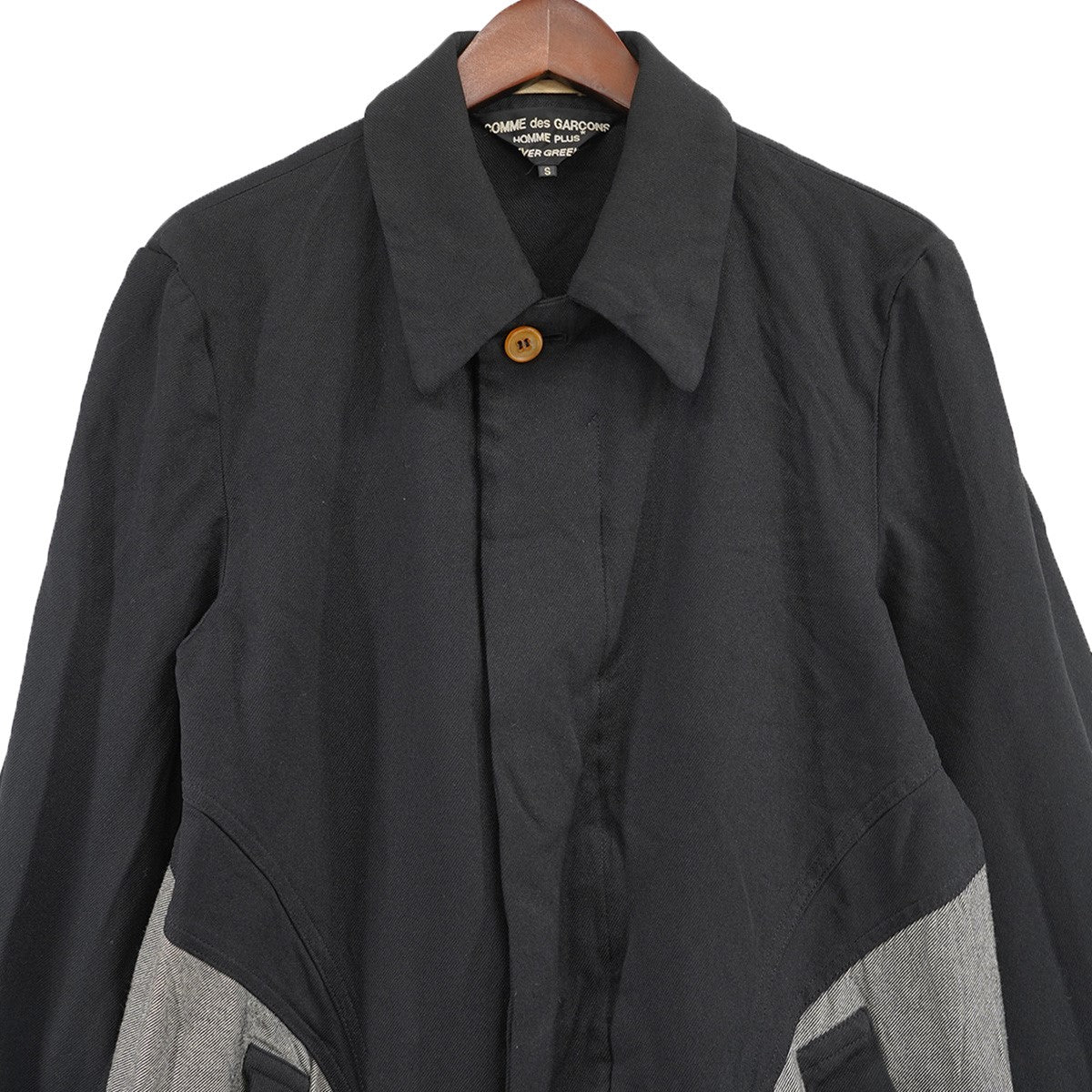 コムデギャルソン オムプリュス エバーグリーンの切替ステンカラーコートです。 COMME des GARCONS HOMME PLUS EVER GREEN 古着・中古 アウター アイテム