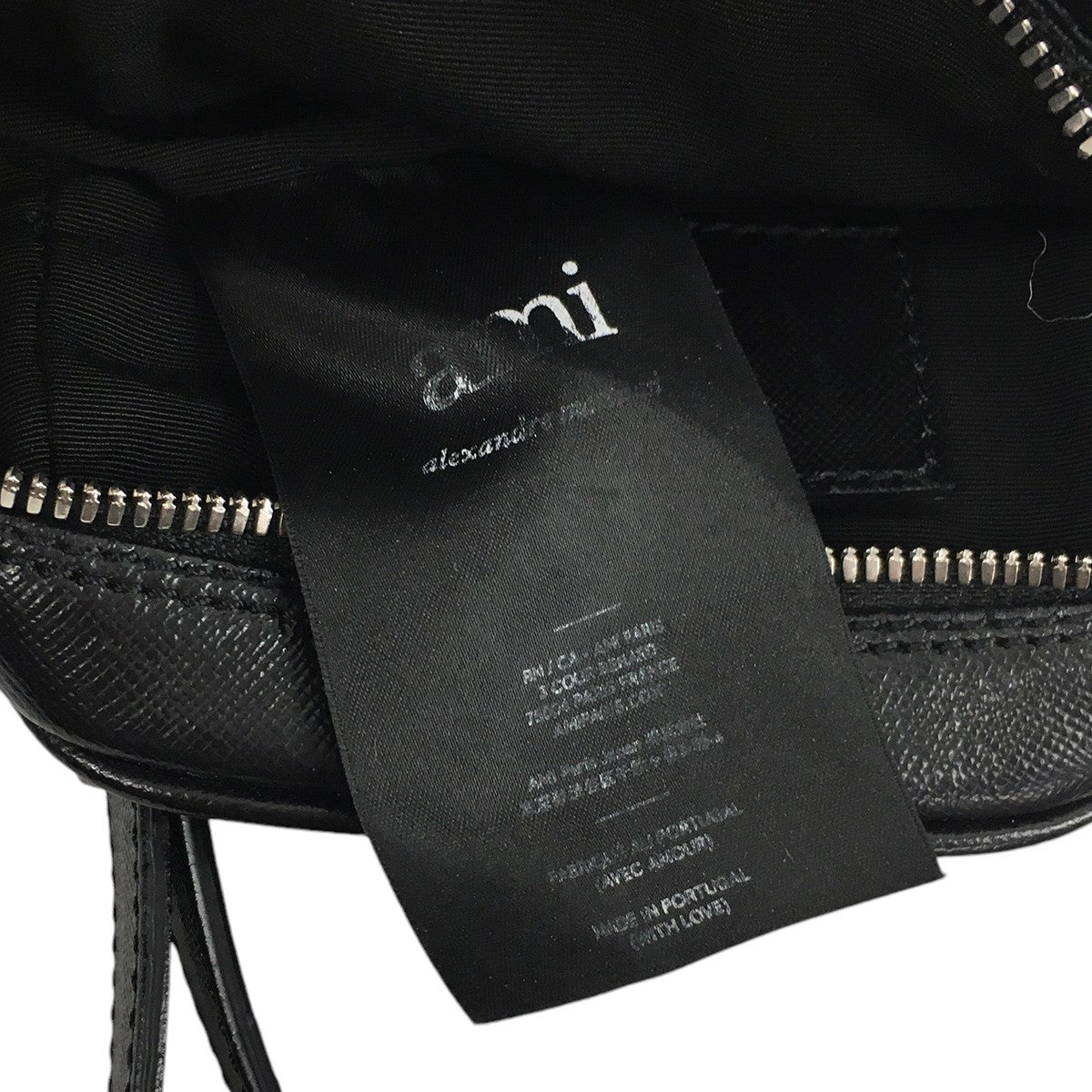 アミ パリスのハート A アイコン カメラ バッグ ミニ スモール ショルダーバッグ 鞄です。 ami paris 古着・中古 バッグ アイテム