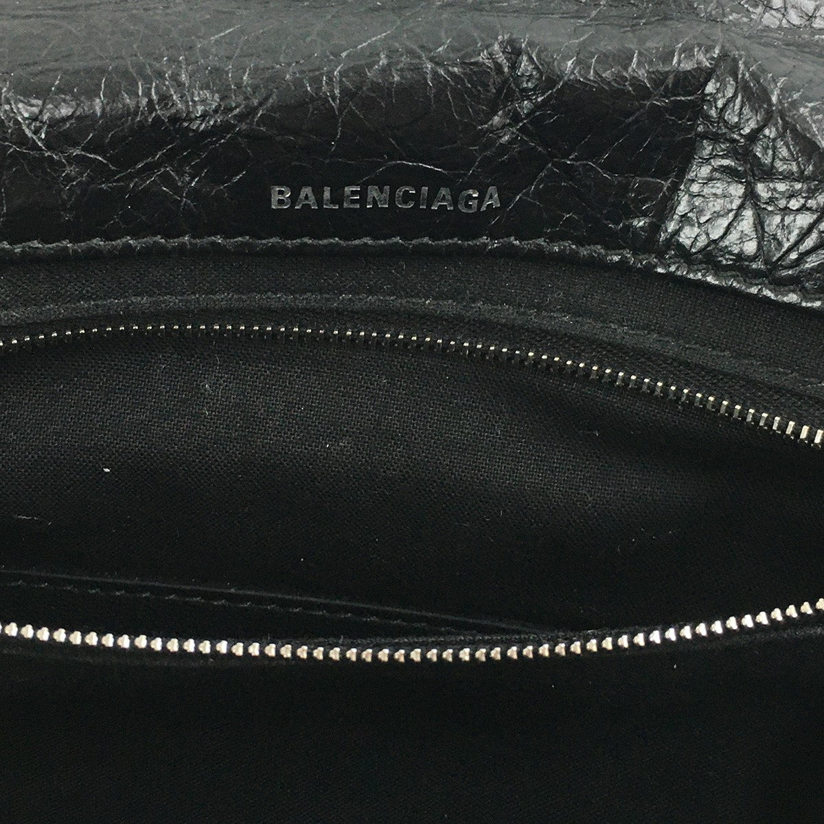 バレンシアガのMonaco Mini Shoulder Bag モナコ ミニ バッグ ブラック アリーナカーフスキン アンティーク調 ショルダーバッグです。 BALENCIAGA 古着・中古 バッグ アイテム
