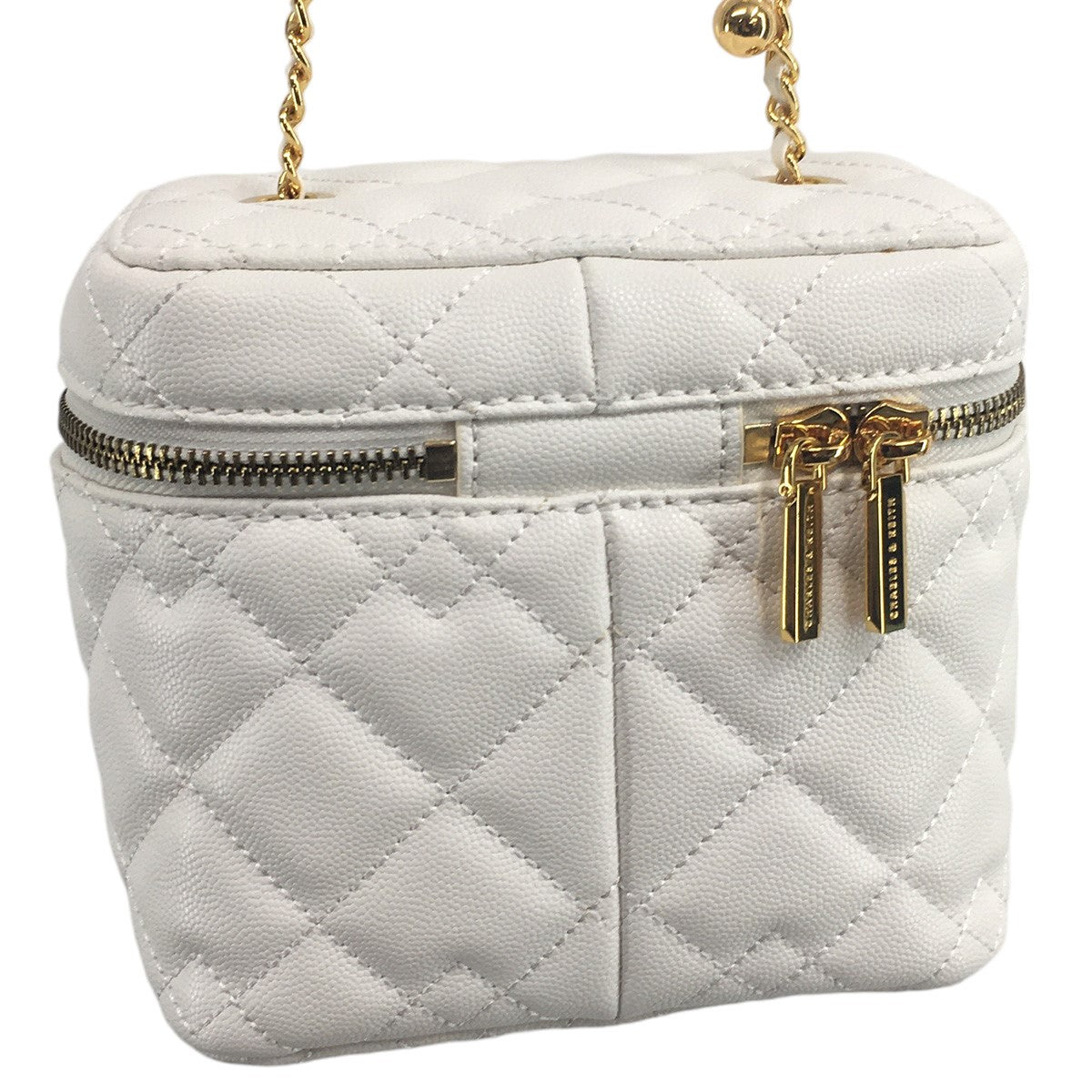 CHARLES ＆ KEITH 古着・中古 チャールズアンドキースのNezu Quilted Boxy Bag Nezu ネズ キルトボクシーバッグ チェーンキルティングバッグ 鞄です。