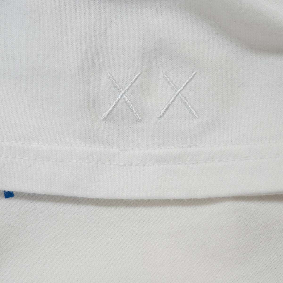Original Fake×FRAGMENT DESIGN KAWS カウズ コラボ ロゴ Tシャツ 古着・中古-4枚目のアイテム画像