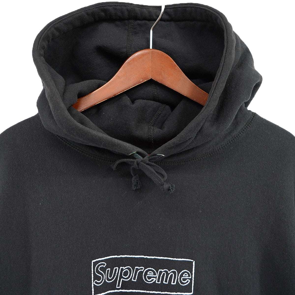 シュプリーム カウズ コラボ チョークボックスロゴ パーカー Supreme × KAWS/シュプリーム × カウズ】KAWS Chalk Logo Hooded