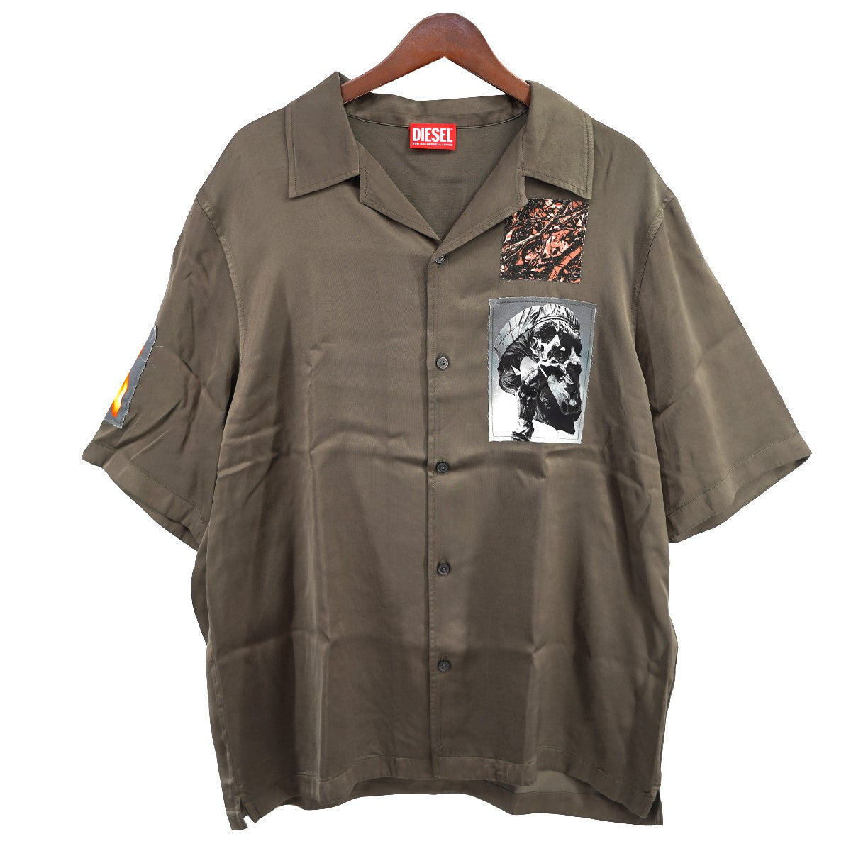 DIESEL by Glenn Martens 25SS S-DAXHE Short-sleeve satin shirt with patchesビスコース サテン ロゴ パッチ 開襟 オープンカラー 半袖シャツ 古着・中古-1枚目のアイテム画像