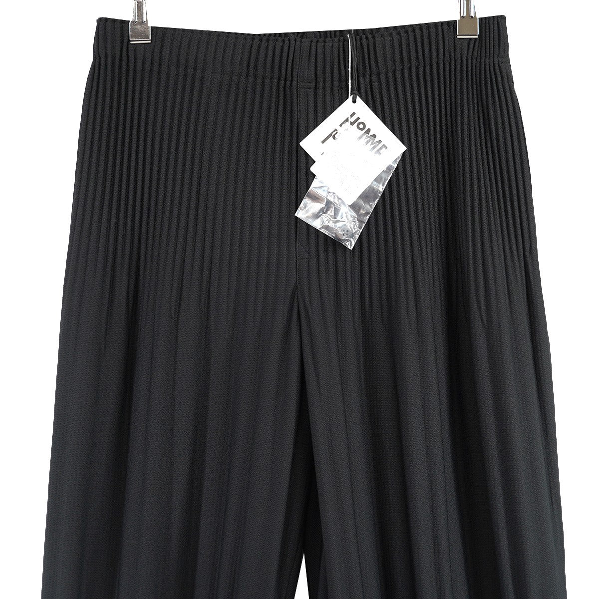 HOMME PLISSE イッセイミヤケ BASICS 消しプリーツ パンツ BASICS – ISSEY MIYAKE ONLINE STORE