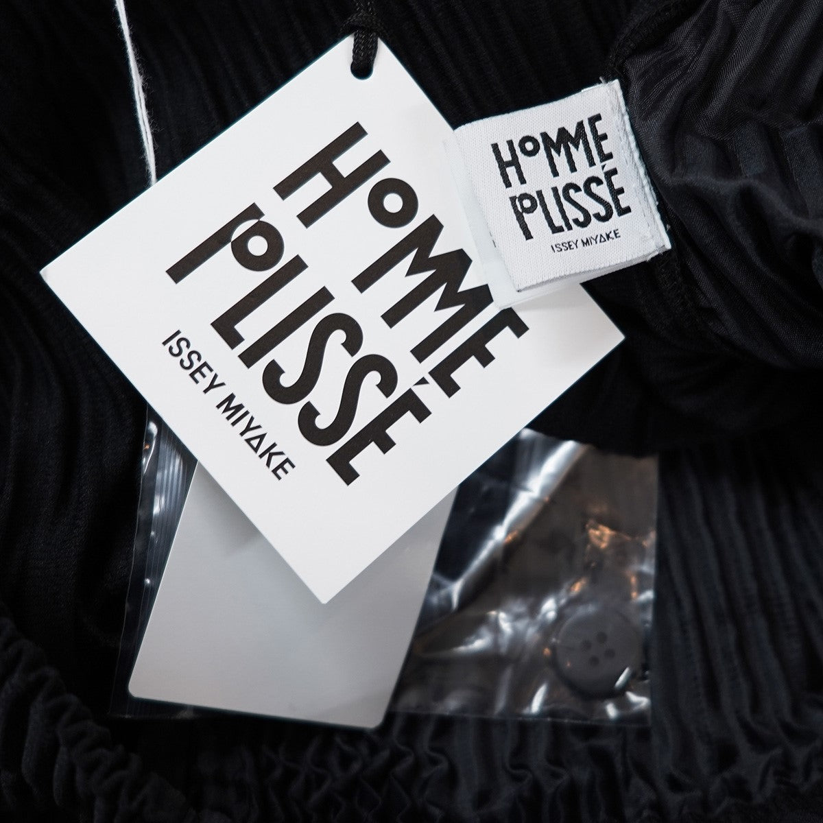 ISSEY MIYAKE パンツ　濃紺　メンズ メンズ／パンツ – Page 2 – isseymiyake.com
