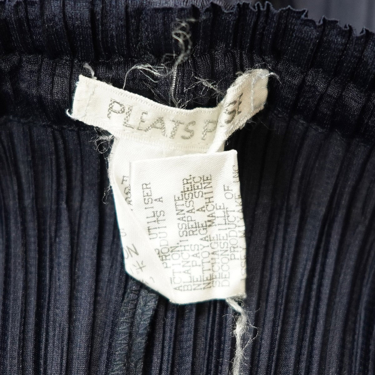 【最終値下げ】プリーツプリーズ　イッセイミヤケ　パンツ　ネイビー　大きめsize PLEATS PLEASE 美品 ISSEY MIYAKE プリーツプリーズ イッセイ