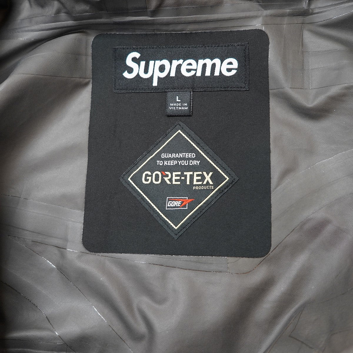 Supreme(シュプリーム) 22AW Gonz GORE-TEX Shell Jacketロゴ