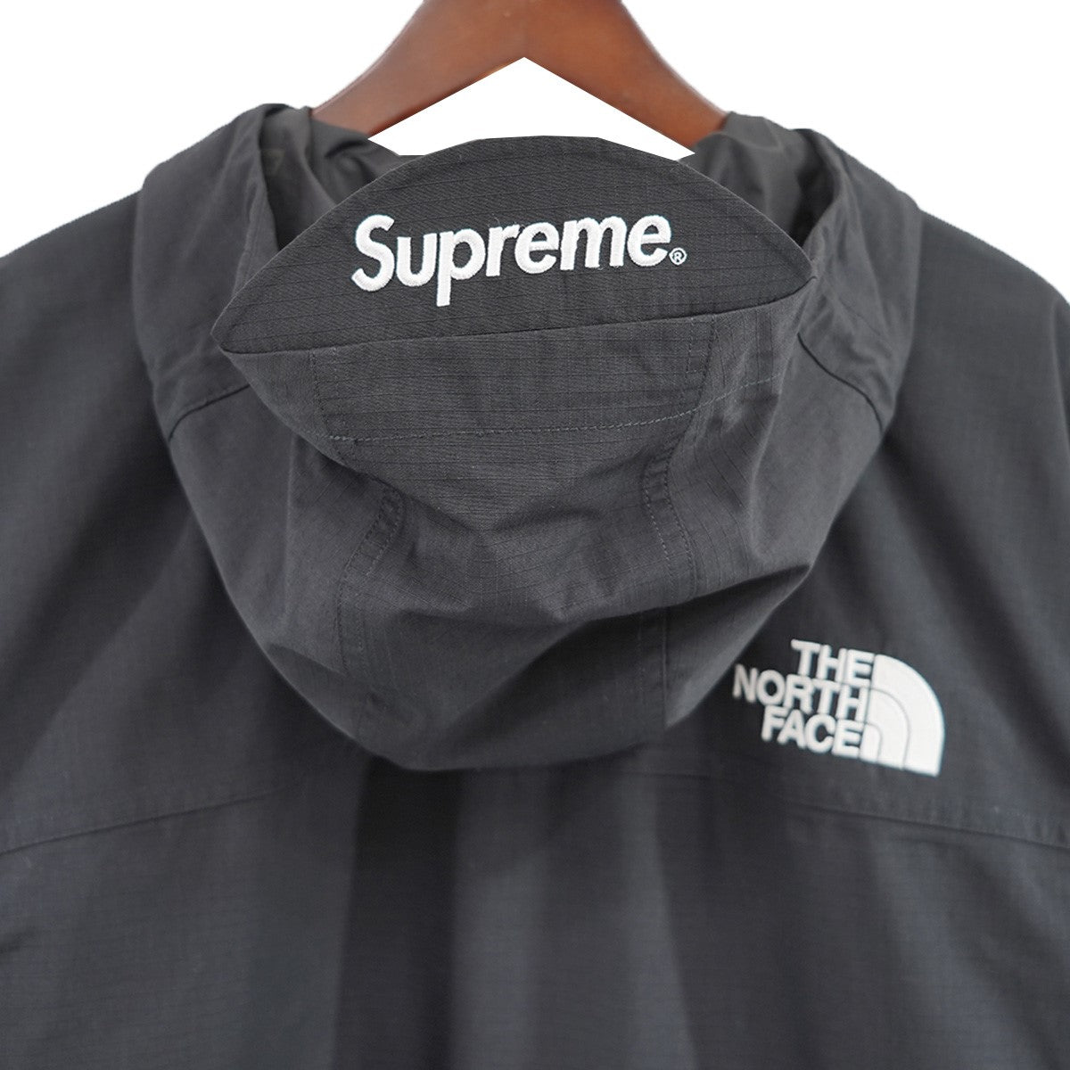 Supreme×THE NORTH FACE 18AW THE NORTH FACE Expedition Jacketロゴ