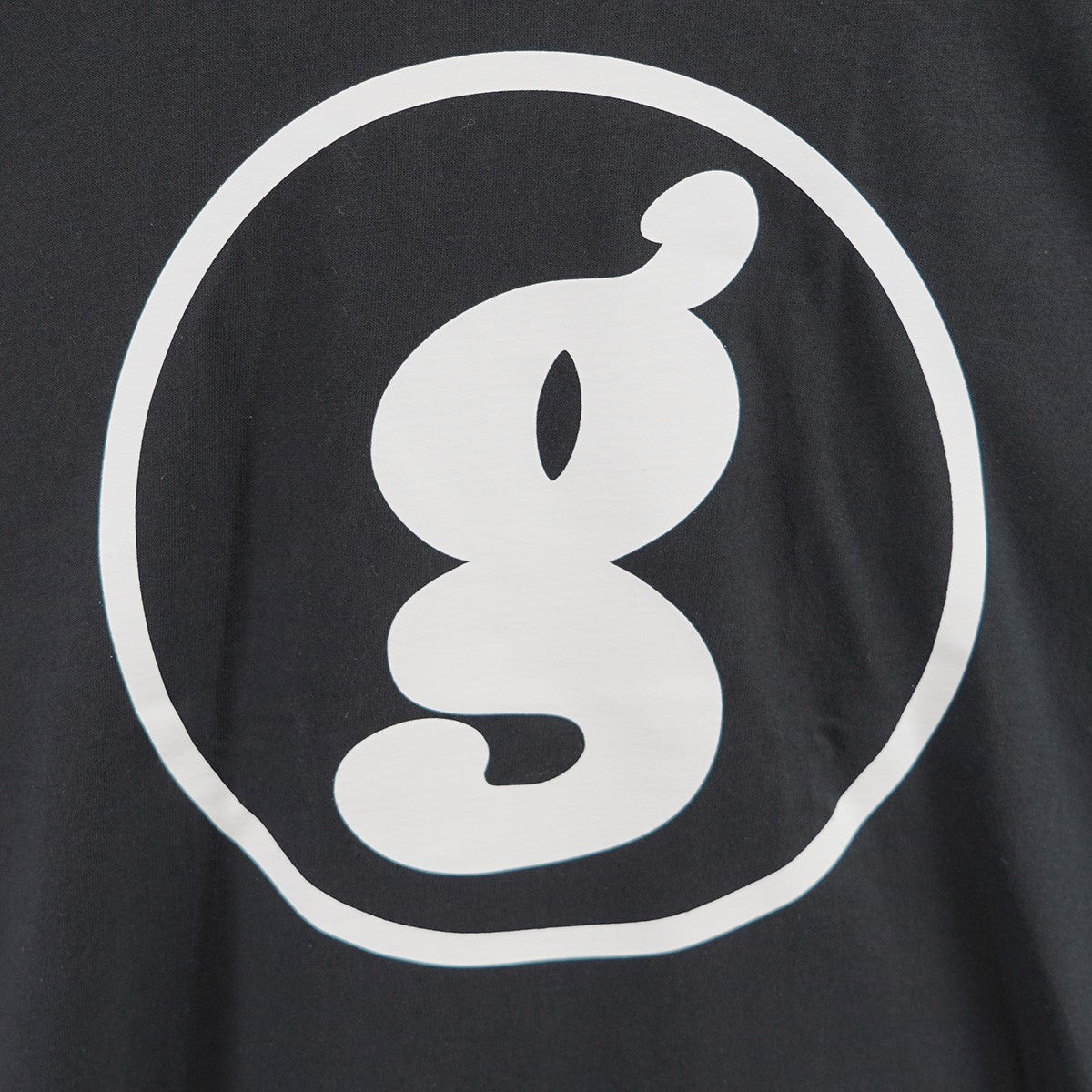 GOODENOUGH ブラック Tシャツ gロゴ GOODENOUGH(グッドイナフ) G SHOT PRINT T-SHIRT ジーショット