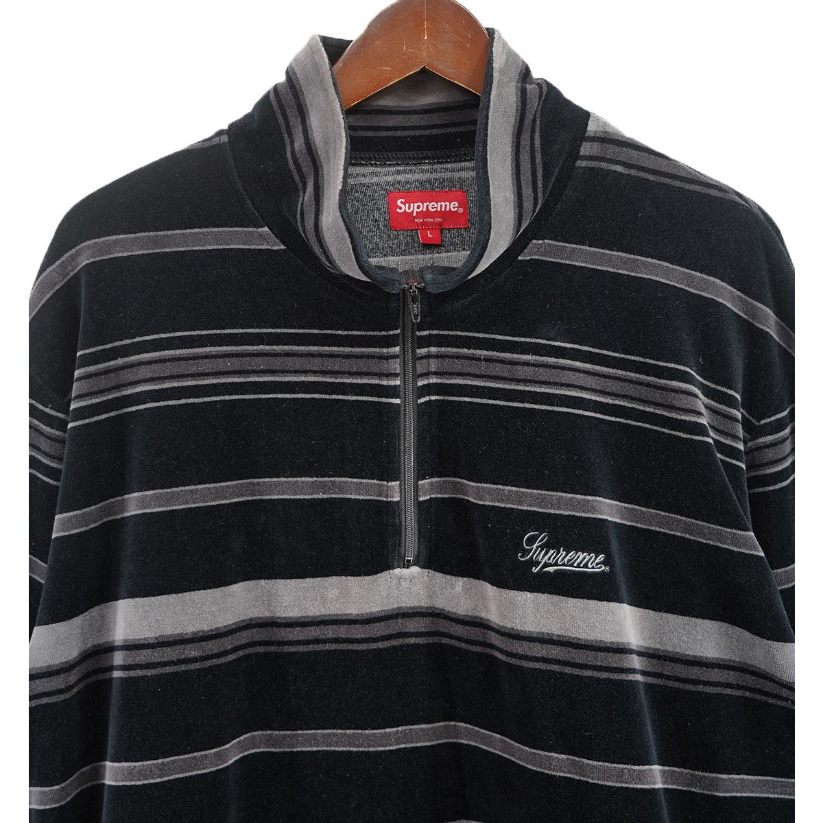 Supreme ハーフジップ ロゴ刺繍 ボーダー ベロア スウェット Supreme ハーフジップ ロゴ刺繍 ボーダー ベロア スウェット