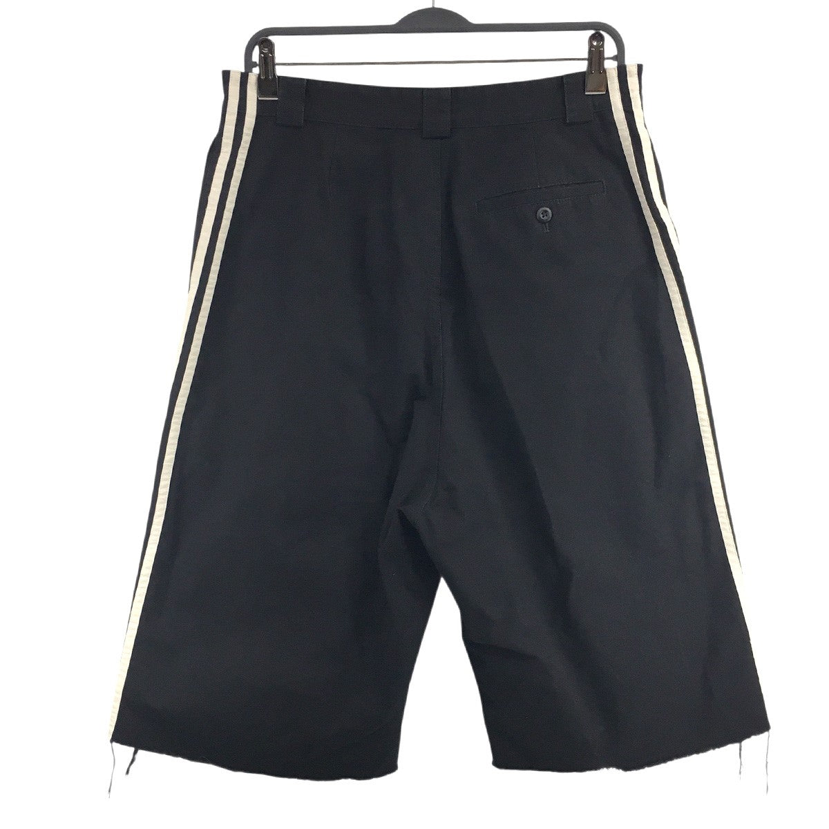 BALENCIAGA ロゴ入り黒ハーフパンツ L 高級感あふれる BALENCIAGA ハーフパンツ サッカー ロゴ