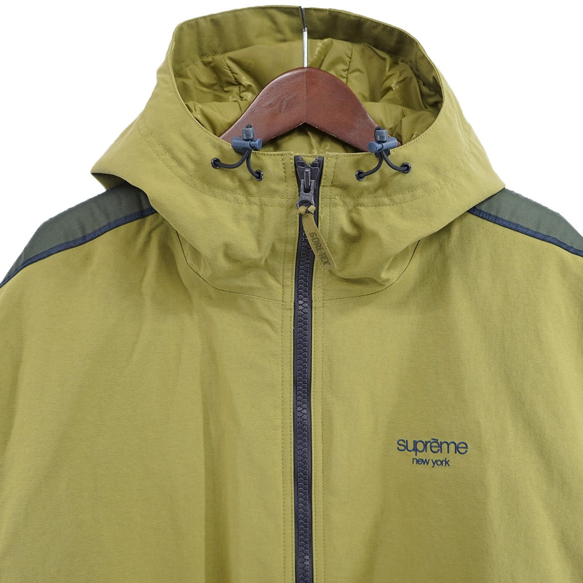 Supreme(シュプリーム) 25SS GORE-TEX Stripe Hooded Jacketロゴ