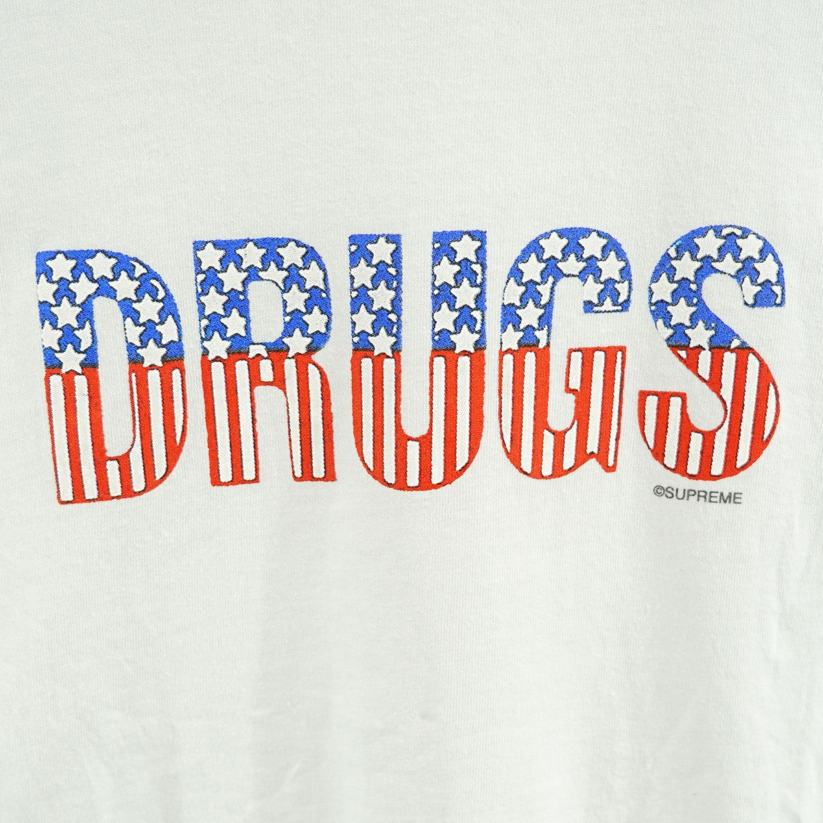 Supreme 24AW Drugs Tee ドラッグス 星条旗 ロゴ Tシャツ 古着・中古-2枚目のアイテム画像