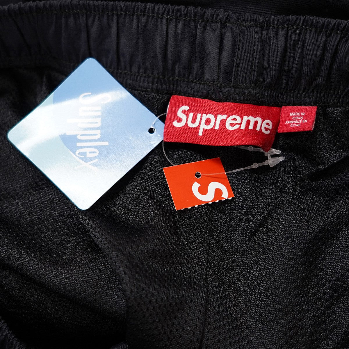 SUPREME 25SS サテントラックパンツＳブラック新品未使用おまけつき Supreme Satin Track Pant サテントラックパンツ 24ss - メルカリ