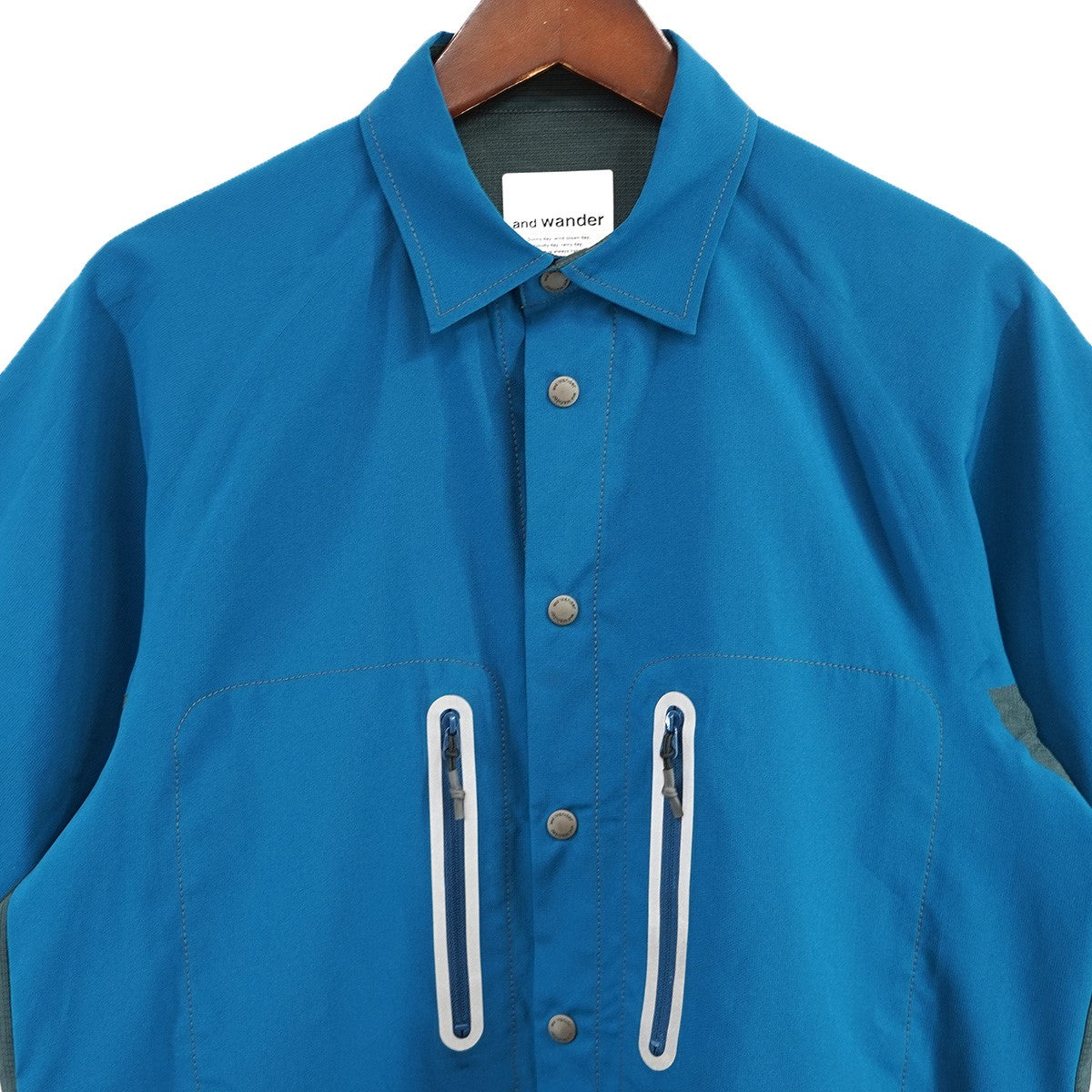 ほぼ新品⭐️BRIEFING ハイネック半袖シャツ 青 ほぼ新品⭐️BRIEFING ハイネック半袖シャツ 青 ほぼ新品