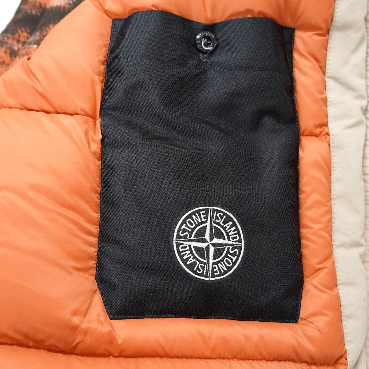 STONE ISLAND 24AW Anti-Drop Zipped Camouflage Down Vestアンチドロップ ジップド カモ カモフラージュ ダウンベスト 古着・中古-6枚目のアイテム画像