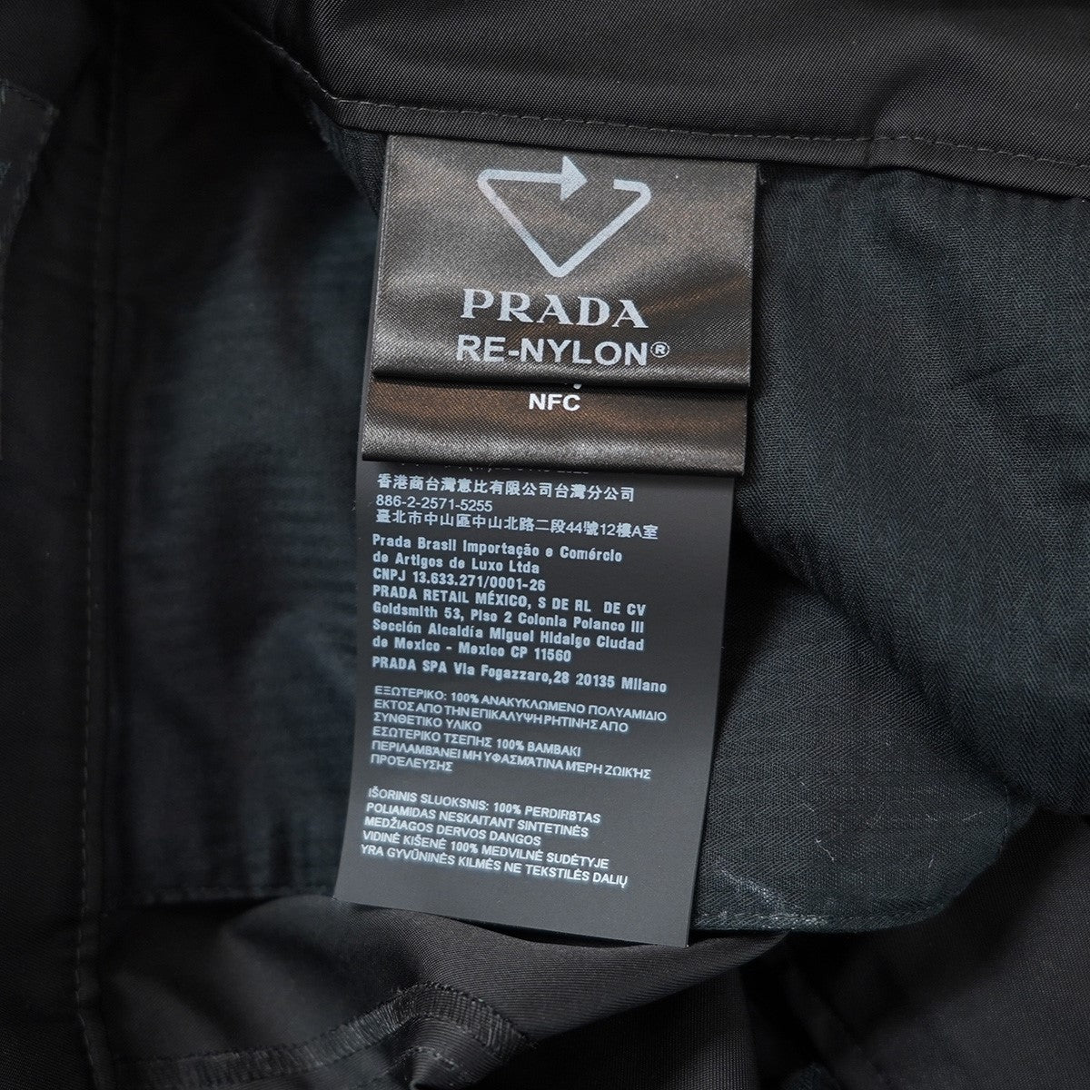 PRADA 23SS Re-Nylon バミューダショーツ トライアングルロゴプレート リナイロン ショーツ ハーフパンツ 古着・中古-5枚目のアイテム画像